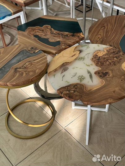 Журнальный столик приставной к дивану из дерева