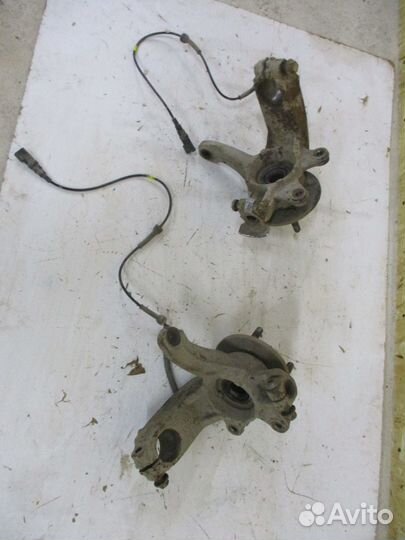 Поворотный кулак передний Форд Фиеста мк5