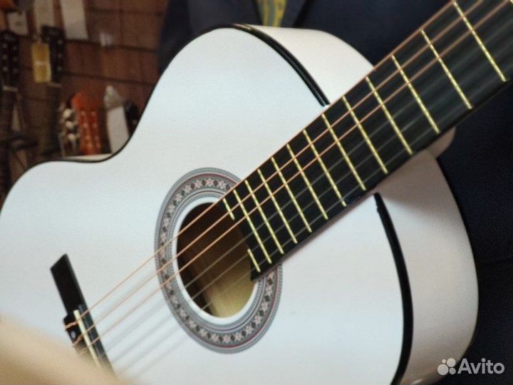 Классическая гитара Belucci + Аксессуары