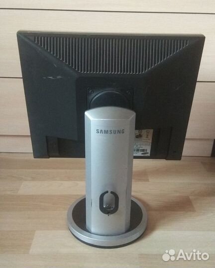 Монитор Samsung 17 поворотный