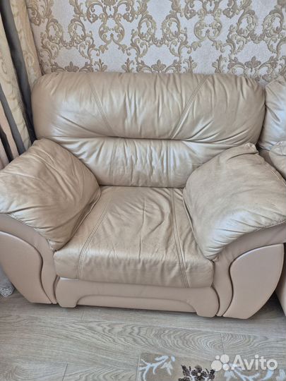 Диван с креслом