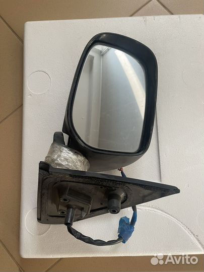 Боковое зеркало левое на Toyota Ist