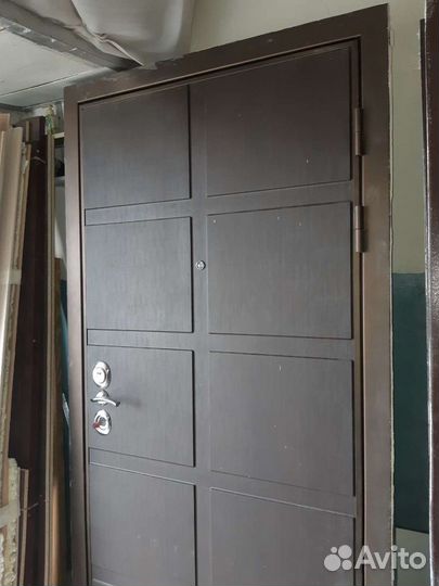 Металлическая дверь