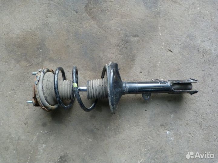 Амортизатор передний правый Toyota RAV 4 2000-2005