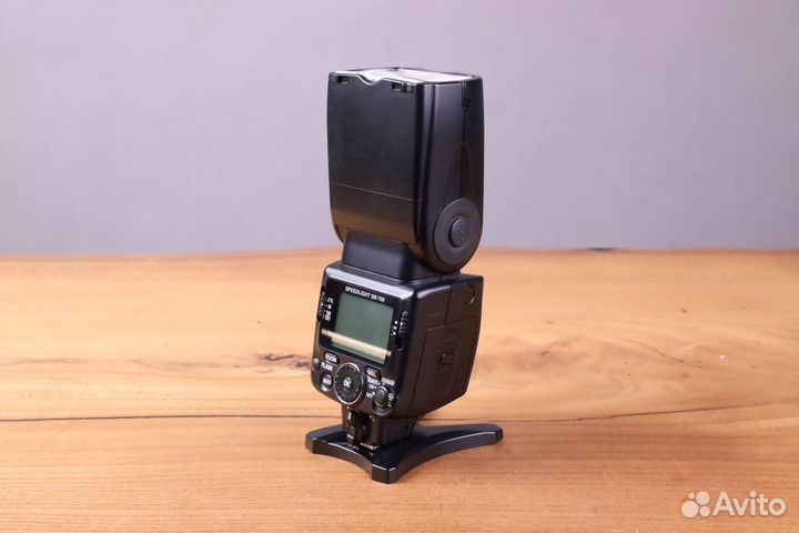 Вспышка Nikon Speedlight SB-700