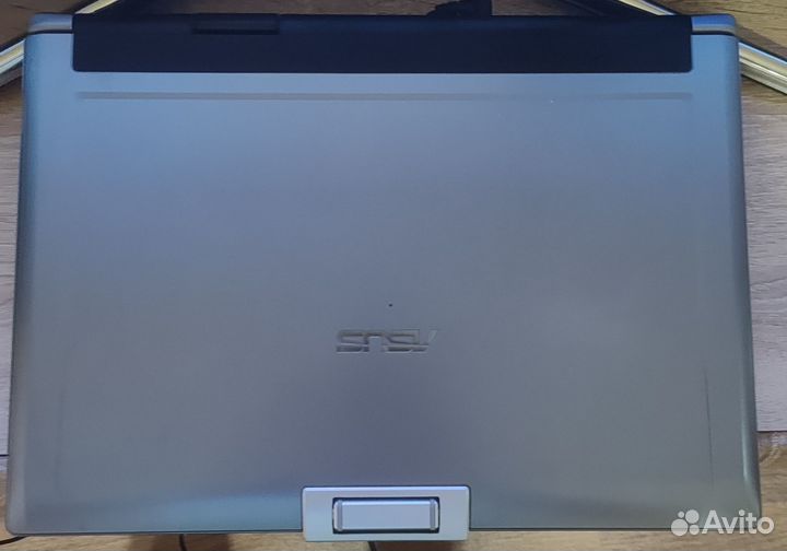 Ноутбук asus
