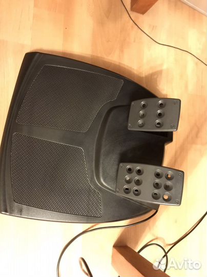 Игровой руль logitech momo racing feedback