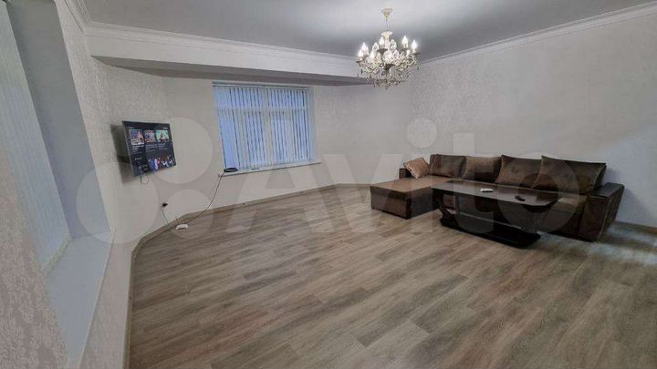 3-к. квартира, 105 м², 1/6 эт.