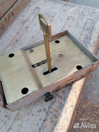 Замок гаражный внутренний с секреткой