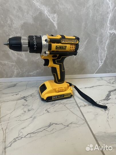 Шуруповерт DeWalt DCD 701