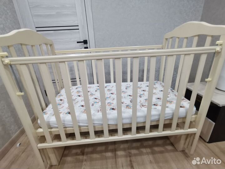 Кровать с маятником детская