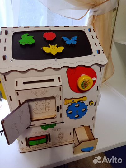 Бизиборд домик