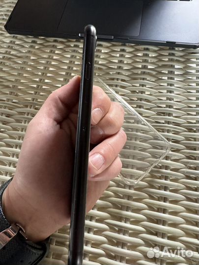 iPhone SE (2020), 64 ГБ