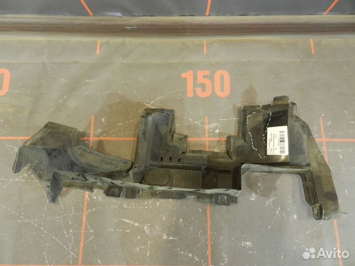 Воздуховод радиатора правый - Audi Q5 8R