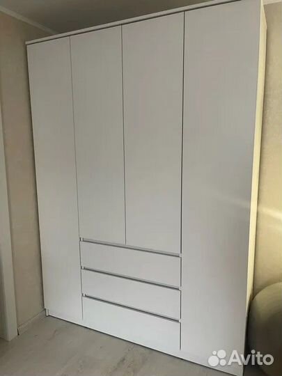 Шкаф белый распашной + 3 ящика 1600