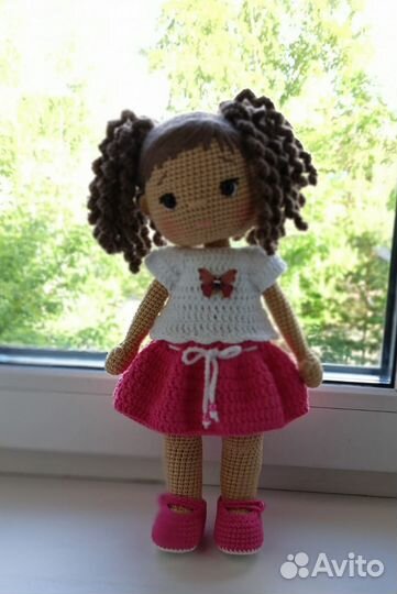 Вязаная кукла ручной работы