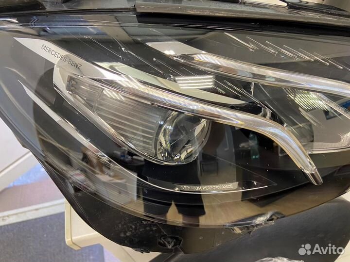 Фара передняя правая Mercedes W213