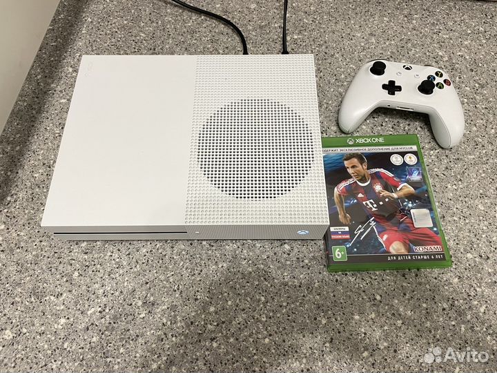 Xbox One S 1Tb + геймпад + диск
