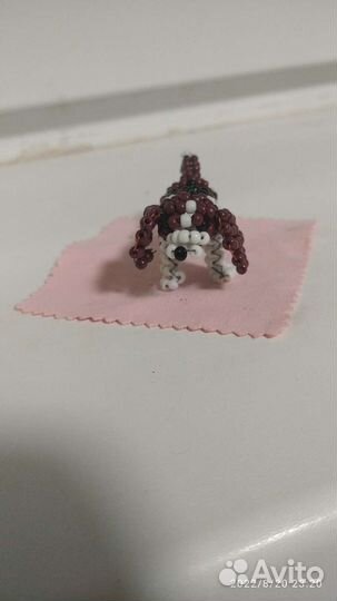 Собака бигль из бисера