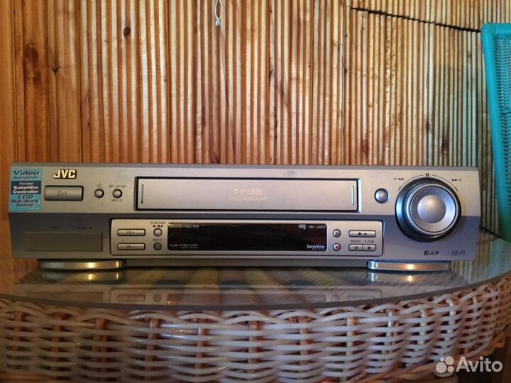 Видеомагнитофон JVC HR J870