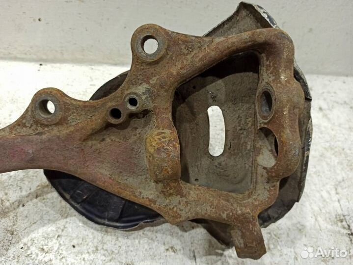 Кулак передний правый