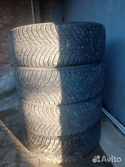 Nokian Tyres Hakkapeliitta 8 215/60 R16 99T