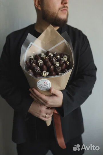 Клубничный букет для мужчин