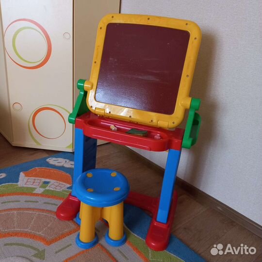 Стол детский с табуретом,он же мольберт