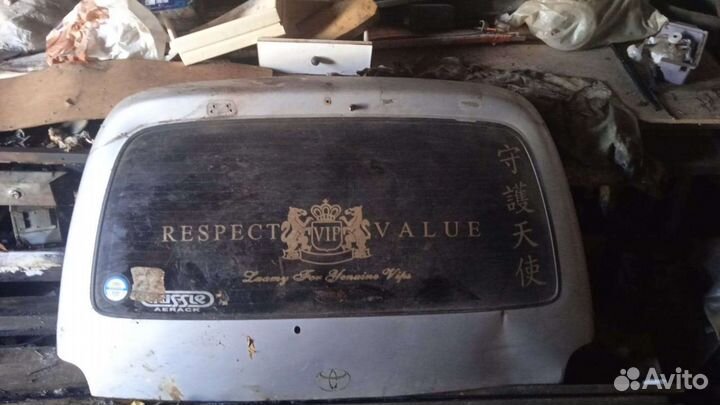 Продам стекло на тойота crahvia