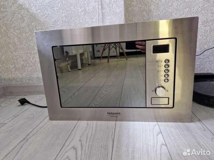 Микроволновая печь Hotpoint Ariston