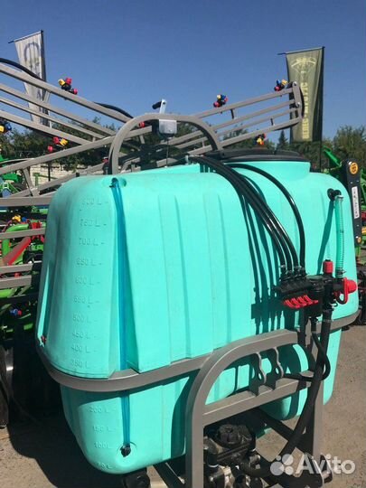 Опрыскиватель 600 литровый с захватом 12 метров
