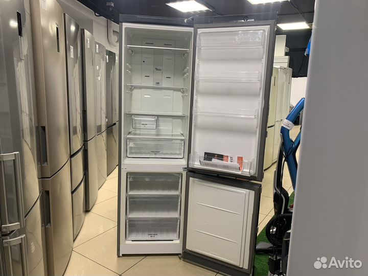 Холодильник Hotpoint-Ariston HFP 6200
