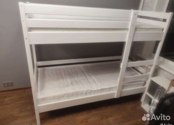 Кровать из массива лиственницы