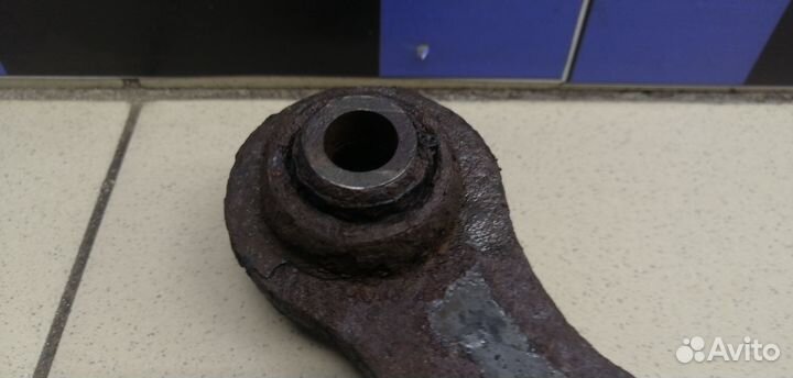 Рычаг задний верхний правый Avensis II 2003-2008