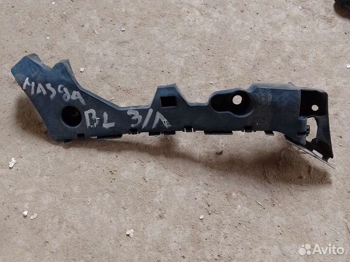 Mazda 3 bl кронштейн бампера задний левый