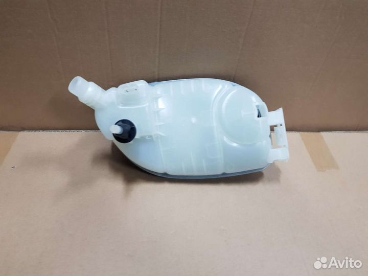 Расширительный бачок Мерседес 117 W 176 W 156 W246