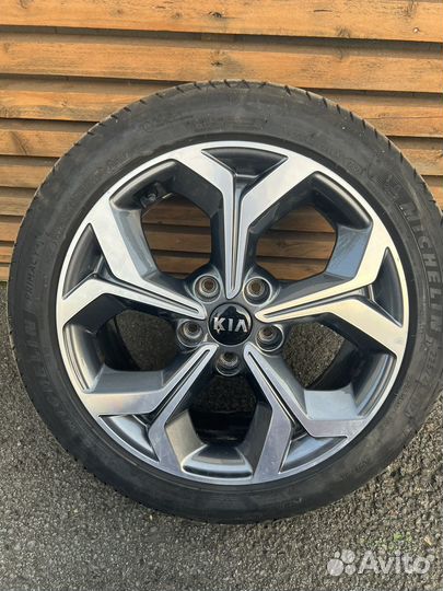 Продам новый комплект колес