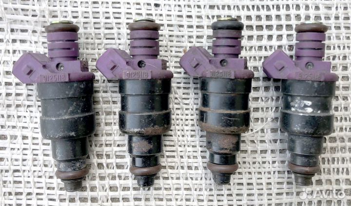 Рено Вольво форсунка бензиновая 9125118