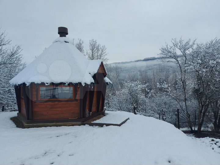 Дом 27 м² на участке 50 сот.