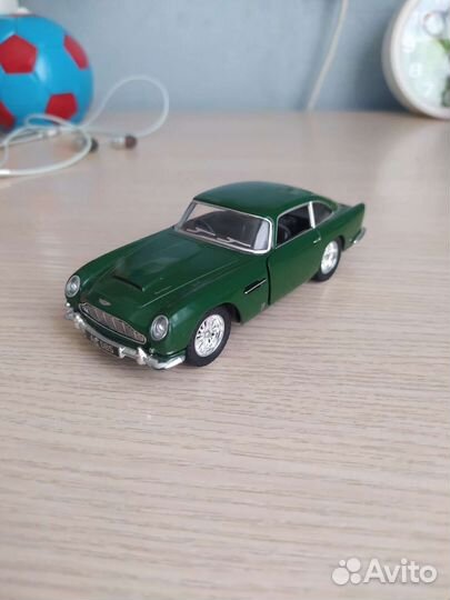 Моделька коллекционная Aston Martin