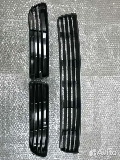 Решётки переднего бампера Audi A4 B5 Дорестайлинг