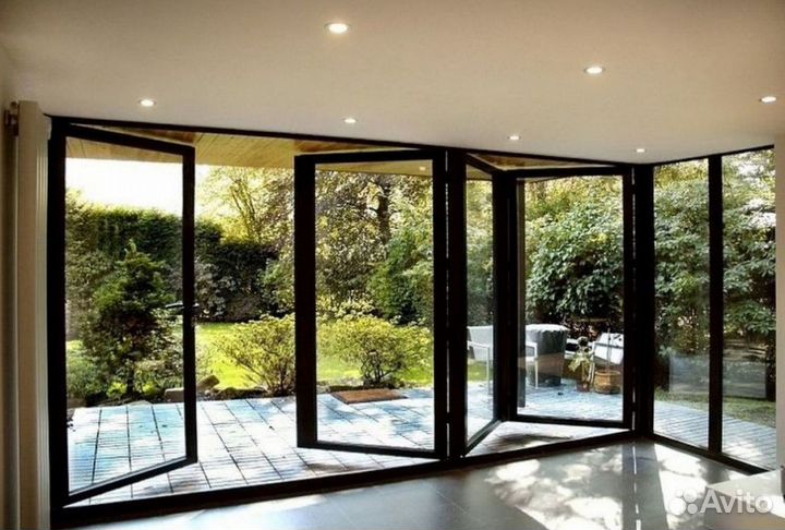 Пластиковая дверь