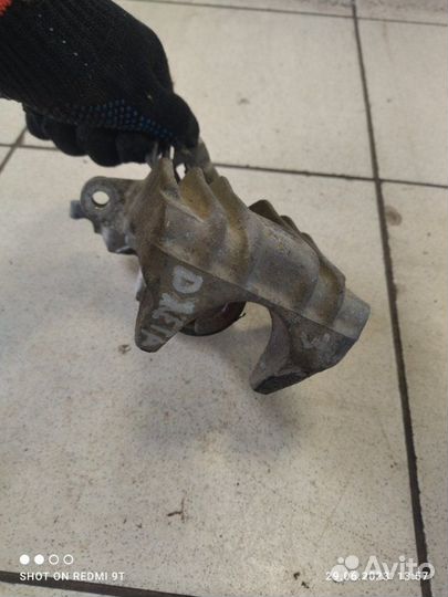 Суппорт тормозной задний правый Volkswagen Jetta 6