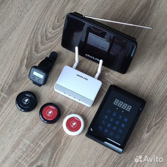 Система вызова: кнопка вызова официанта и табло