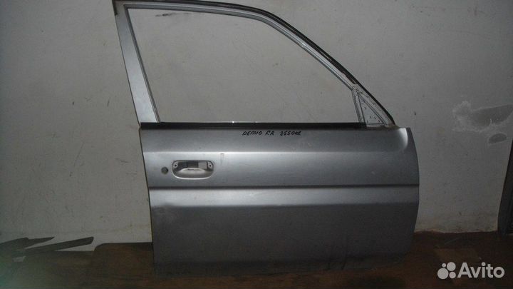 Дверь передняя правая Mazda Demio DW 1998-2000