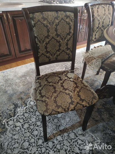 Кухонный гарнитур бу,стол стулями