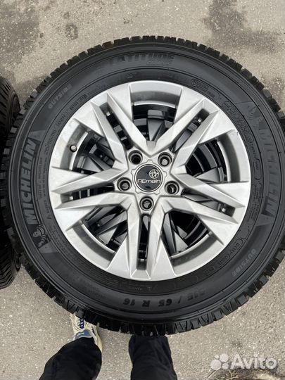 Шины Michelin летние 215/65 R15 на литых дисках