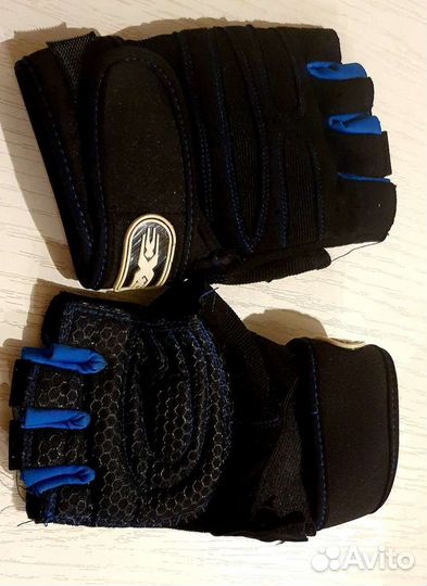 Спортивные перчатки