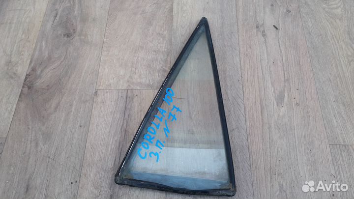 Стекло форточка двери задней прав №77 Corolla 100