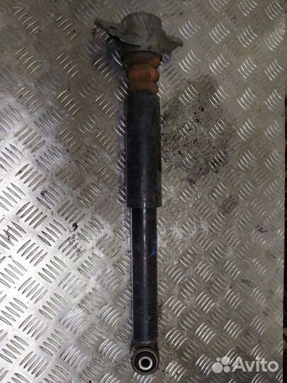 Стойка амортизатора задняя Volkswagen Passat B6